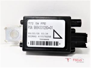 Usados Amplificador de antena Peugeot 308 SW (4E/H) 2.0 HDi 16V FAP Precio € 25,00 Norma de margen ofrecido por Focus Automotive