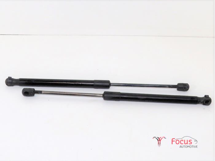 Set of tailgate gas struts from a Skoda Roomster (5J) 1.4 TDI 80 2007