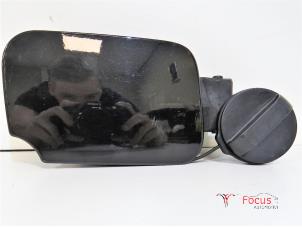 Used Tank cap cover Peugeot 407 SW (6E) 1.6 HDiF 16V Price € 25,00 Margin scheme offered by Focus Automotive