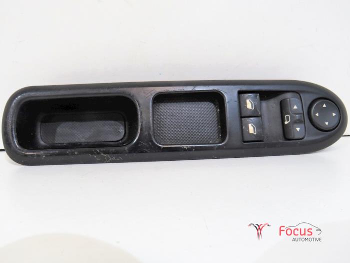 Usados Interruptor combinado de ventanillas Peugeot 407 SW (6E) 1.6 HDiF 16V Precio € 35,00 Norma de margen ofrecido por Focus Automotive