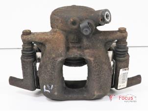 Used Front brake calliper, left Peugeot 407 SW (6E) 1.6 HDiF 16V Price € 40,00 Margin scheme offered by Focus Automotive