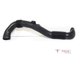 Used Air intake hose Peugeot 407 SW (6E) 1.6 HDiF 16V Price € 25,00 Margin scheme offered by Focus Automotive