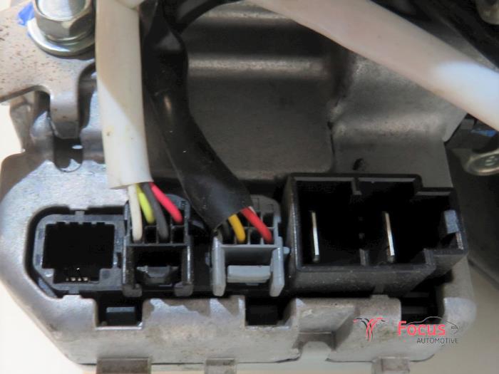 Power steering pump from a Nissan Qashqai (J11) 1.2 12V DIG-T 2015