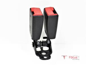 Usagé Insertion ceinture de sécurité arrière centre Ford Focus 2 1.6 16V Prix € 20,00 Règlement à la marge proposé par Focus Automotive