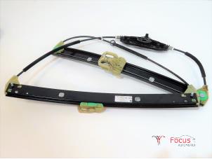 Używane Mechanizm szyby lewej przedniej wersja 4-drzwiowa Skoda Octavia Combi (5EAC) Cena € 35,00 Procedura marży oferowane przez Focus Automotive