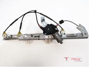 Usagé Lève vitre électrique avant droit Peugeot 206+ (2L/M) 1.1 XR,XS Prix € 25,00 Règlement à la marge proposé par Focus Automotive