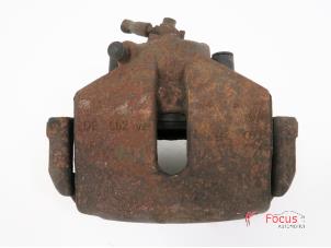 Used Front brake calliper, right Volkswagen Passat (3C2) 1.9 TDI Price € 25,00 Margin scheme offered by Focus Automotive