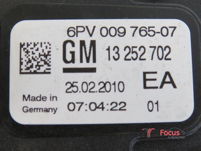 Capteur de position pédale d'accélérateur d'un Opel Astra J (PC6/PD6/PE6/PF6) 1.7 CDTi 16V 110 2010