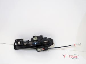 Usagé Poignée de porte arrière droite Ford Focus 3 Prix € 30,00 Règlement à la marge proposé par Focus Automotive