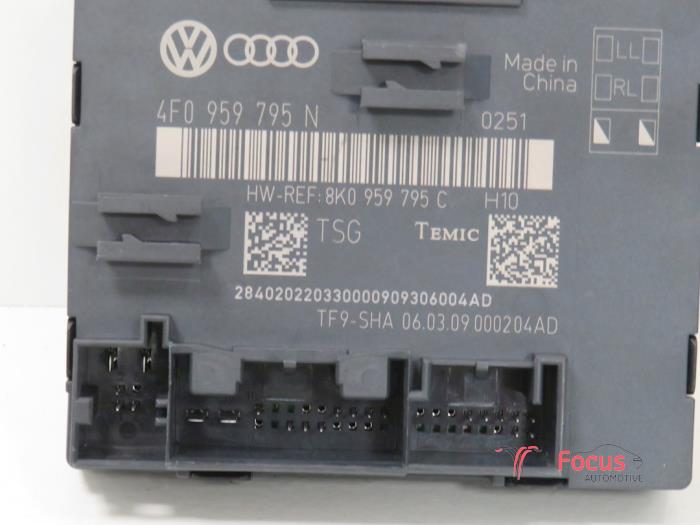 Zentralverriegelung Modul van een Audi A4 Avant (B8) 2.0 TDI 16V 2009