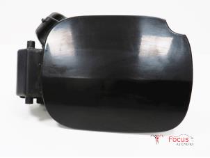 Used Tank cap cover Renault Clio III (BR/CR) 1.5 dCi 70 Price € 5,00 Margin scheme offered by Focus Automotive