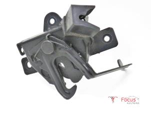 Used Bonnet lock mechanism Hyundai i20 1.2i 16V Price € 15,00 Margin scheme offered by Focus Automotive