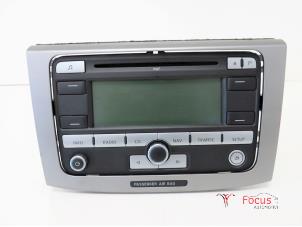 Używane Radioodtwarzacz CD Volkswagen Passat Variant (3C5) 1.9 TDI Cena € 100,00 Procedura marży oferowane przez Focus Automotive
