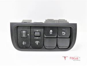 Usados Interruptor faro lhv Kia Rio III (UB) 1.2 CVVT 16V Precio € 9,95 Norma de margen ofrecido por Focus Automotive