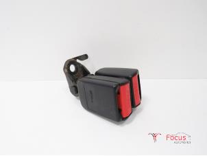 Used Rear seatbelt buckle, centre Peugeot 207/207+ (WA/WC/WM) 1.4 Price € 10,00 Margin scheme offered by Focus Automotive