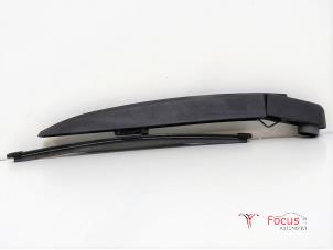 Used Rear wiper arm Renault Clio IV (5R) 1.2 TCE 16V GT EDC Price € 14,99 Margin scheme offered by Focus Automotive