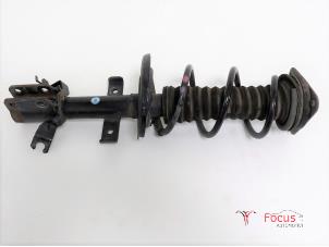 Used Front shock absorber rod, right Renault Clio IV (5R) 1.2 TCE 16V GT EDC Price € 39,95 Margin scheme offered by Focus Automotive