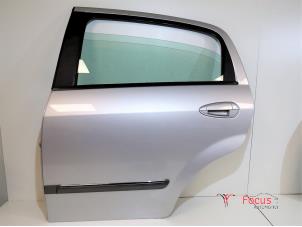 Używane Drzwi lewe tylne wersja 4-drzwiowa Fiat Punto Evo (199) 1.3 JTD Multijet 85 16V Cena € 150,00 Procedura marży oferowane przez Focus Automotive