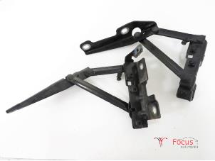 Used Bonnet Hinge Opel Insignia 2.0 CDTI 16V 130 Ecotec Price € 30,00 Margin scheme offered by Focus Automotive