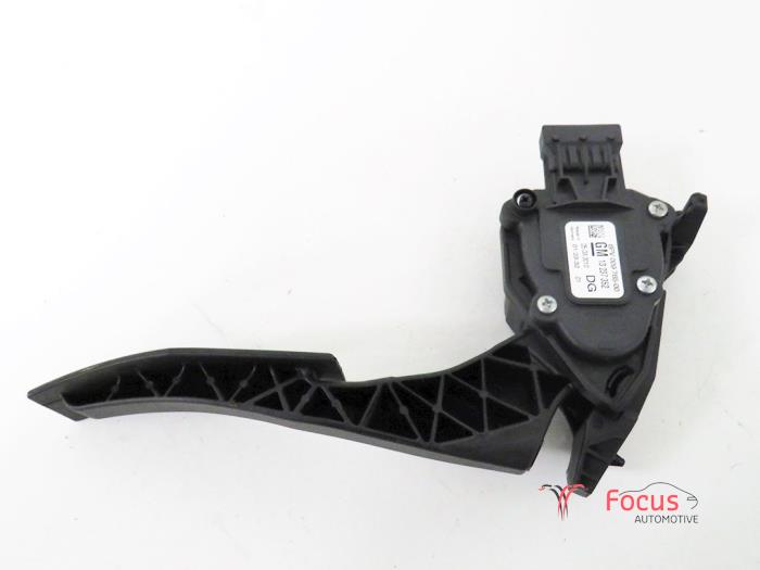 Opel Insignia Throttle pedal position sensors stock