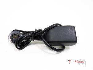 Usagé Insertion ceinture de sécurité avant droite Nissan Note (E11) 1.4 16V Prix € 15,00 Règlement à la marge proposé par Focus Automotive