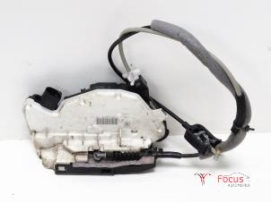 Używane Mechanizm blokady drzwi prawych przednich wersja 4-drzwiowa Seat Ibiza ST (6J8) 1.2 12V Cena € 25,00 Procedura marży oferowane przez Focus Automotive