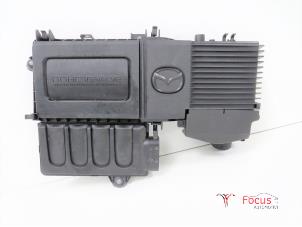 Używane Obudowa filtra powietrza Mazda 2 (DE) 1.5 16V S-VT Cena € 30,00 Procedura marży oferowane przez Focus Automotive