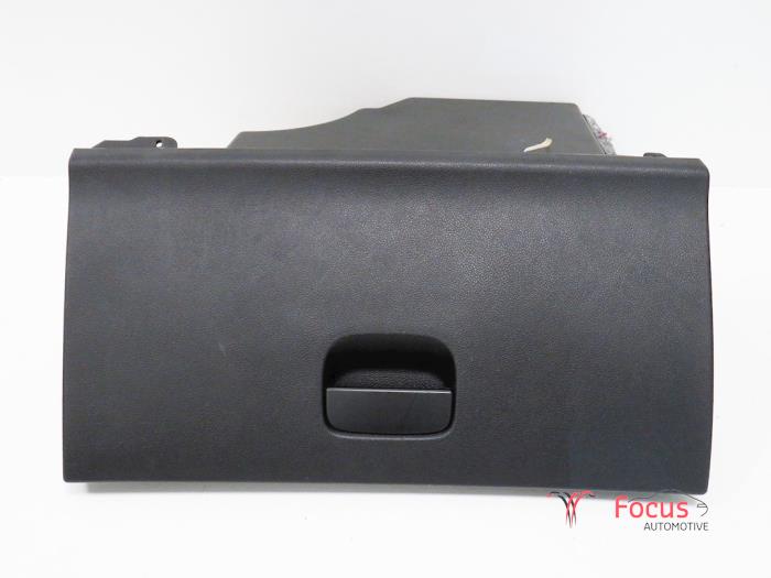 Begagnade Handskfack Peugeot 308 (4A/C) 1.4 VTI 16V Pris € 14,95 Marginaltabell erbjuds av Focus Automotive