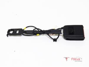 Usagé Insertion ceinture de sécurité avant droite Peugeot 308 (4A/C) 1.4 VTI 16V Prix € 15,00 Règlement à la marge proposé par Focus Automotive