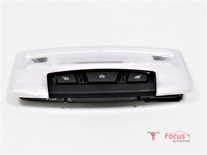 Begagnade Innerbelysning, bak BMW 1 serie (F20) 116i 1.6 16V Pris € 25,00 Marginaltabell erbjuds av Focus Automotive