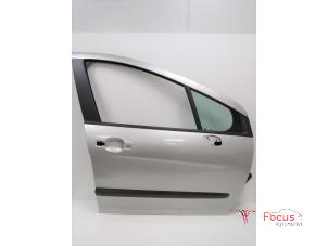 Gebrauchte Tür 4-türig rechts vorne Peugeot 308 (4A/C) 1.4 VTI 16V Preis € 125,00 Margenregelung angeboten von Focus Automotive
