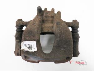 Used Front brake calliper, right Peugeot 3008 I (0U/HU) 1.6 HDiF 16V Price € 35,00 Margin scheme offered by Focus Automotive