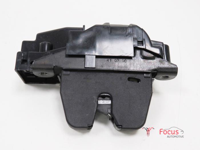 Tailgate lock mechanism from a Peugeot 308 (4A/C) 1.6 VTI 16V 2008