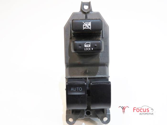 Usados Interruptor combinado de ventanillas Toyota Yaris II (P9) 1.0 12V VVT-i Precio € 15,00 Norma de margen ofrecido por Focus Automotive
