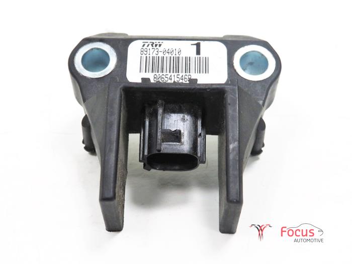 Begagnade Fotgängarkrocksensor Toyota Yaris II (P9) 1.0 12V VVT-i Pris € 15,00 Marginaltabell erbjuds av Focus Automotive