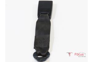 Usagé Insertion ceinture de sécurité arrière gauche Peugeot 206 (2A/C/H/J/S) 1.4 XR,XS,XT,Gentry Prix € 10,00 Règlement à la marge proposé par Focus Automotive