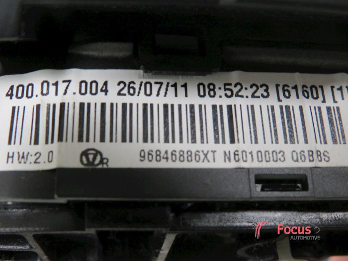 Heater switch from a Peugeot 5008 I (0A/0E) 1.6 HDiF 16V 2012