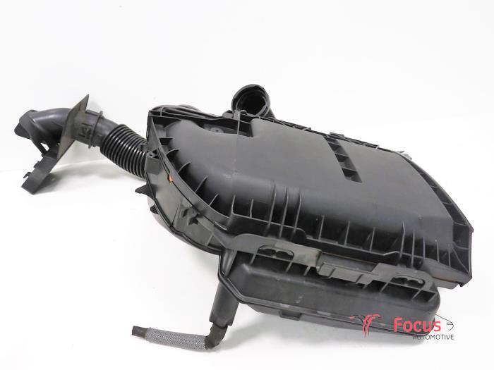 Begagnade Luftfilterhus Peugeot 5008 I (0A/0E) 1.6 HDiF 16V Pris € 35,00 Marginaltabell erbjuds av Focus Automotive