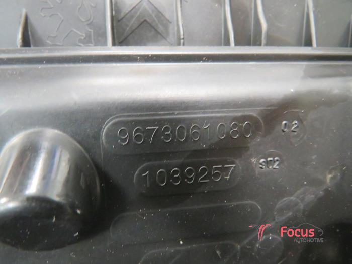 Air box from a Peugeot 5008 I (0A/0E) 1.6 HDiF 16V 2012