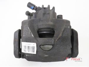 Used Front brake calliper, right Peugeot 5008 I (0A/0E) 1.6 HDiF 16V Price € 25,00 Margin scheme offered by Focus Automotive