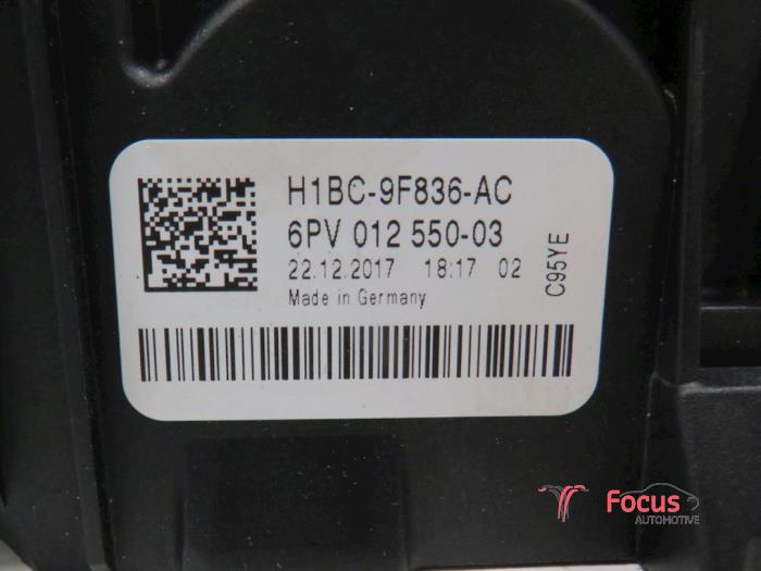 Czujnik polozenia pedalu gazu z Ford Fiesta 7 1.1 Ti-VCT 12V 85 2018