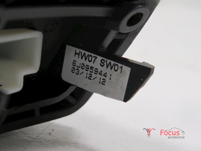 Steering wheel mounted radio control from a Seat Ibiza IV (6J5) 1.6 TDI 90 2013