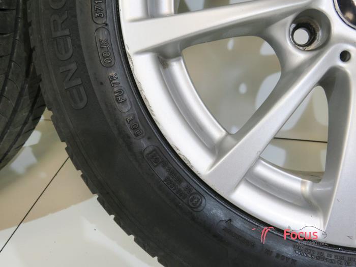 Felgen Set + Reifen BMW 3 serie Touring 320d 2.0 16V Efficient  