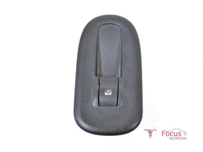Usados Interruptor de ventanilla eléctrica Renault Master III (JV) 2.3 dCi 16V 100 Precio € 10,00 Norma de margen ofrecido por Focus Automotive