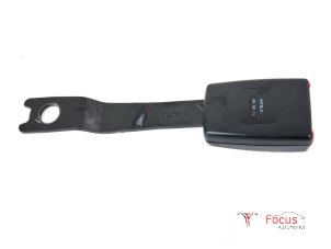 Usagé Insertion ceinture de sécurité avant droite Hyundai i10 (F5) 1.1i 12V Prix € 12,50 Règlement à la marge proposé par Focus Automotive