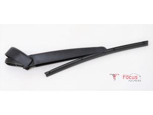 Used Rear wiper arm Kia Cee'd (JDB5) 1.4i 16V Price € 35,00 Margin scheme offered by Focus Automotive