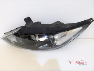 Used Headlight, left Kia Sportage (SL) 1.7 CRDi 16V 4x2 Price € 125,00 Margin scheme offered by Focus Automotive