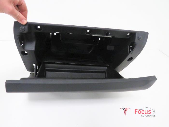 Glovebox from a Volvo V40 Cross Country (MZ) 1.6 D2 2014