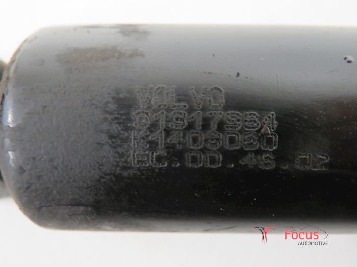 Rear shock absorber, right from a Volvo V40 Cross Country (MZ) 1.6 D2 2014