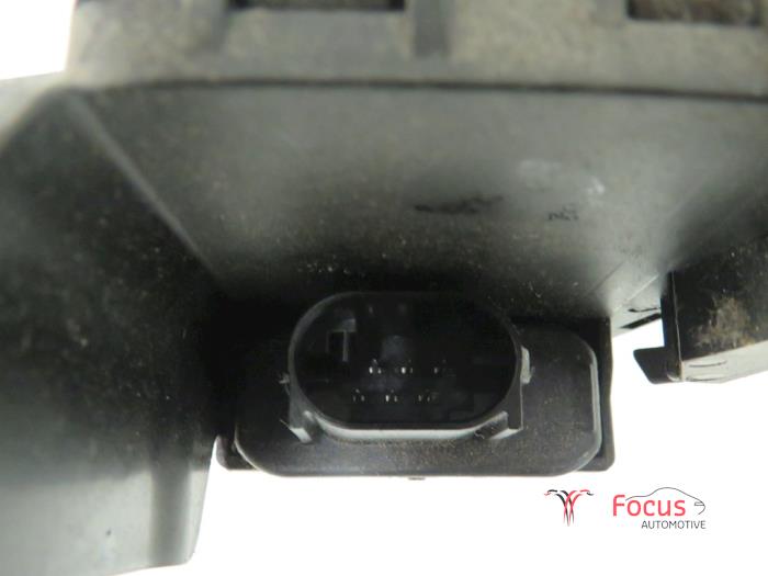 Gaspedalposition Sensor van een BMW 1 serie (F21) 114i 1.6 16V 2013
